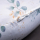 Coussin d’allaitement XXL Premium en 100% coton bio housse amovible – Eucalyptus sur blanc | 185 cm de long